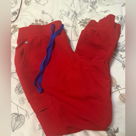 Figs Pants - Figs Zamora jogger size small petite winning red euc